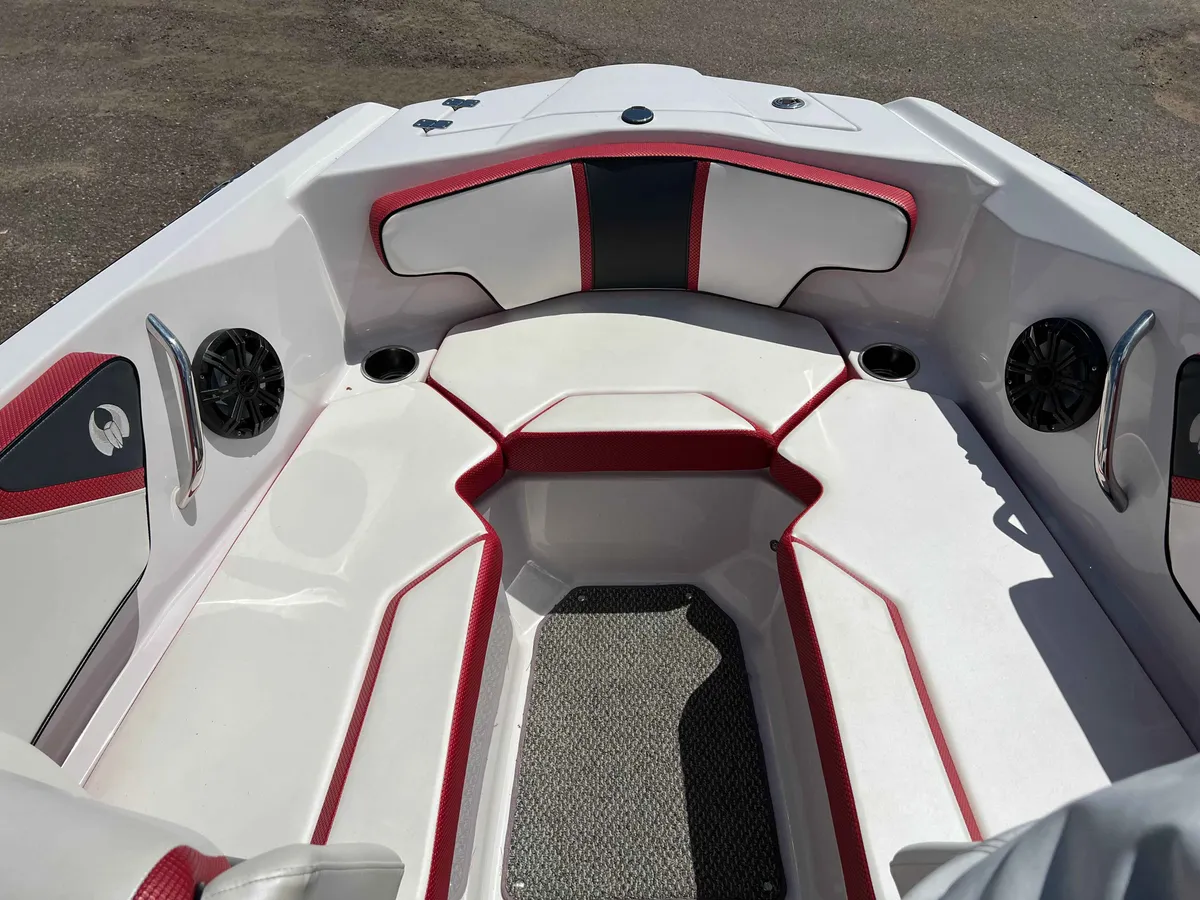boat-carouselImage-image