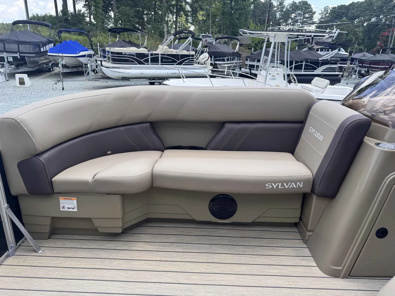 2026 Sylvan Mirage 8522 CLZ-5
