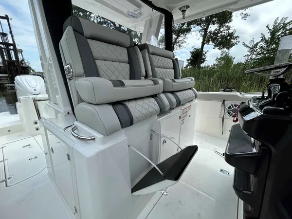 2026 Pursuit S 328 detail image 11