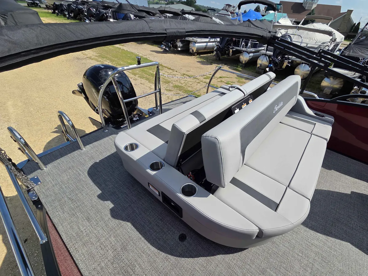 boat-carouselImage-image