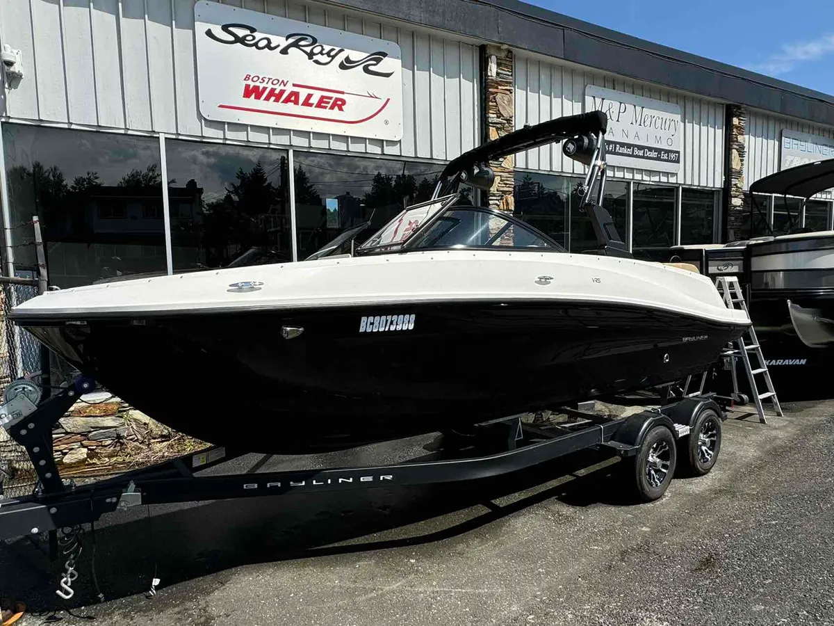 2022 Bayliner VR5-1