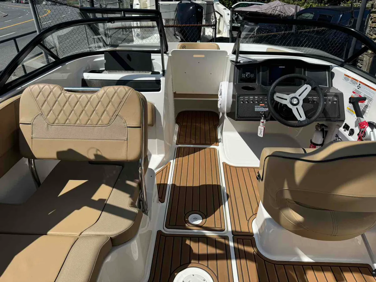 2022 Bayliner VR5-5