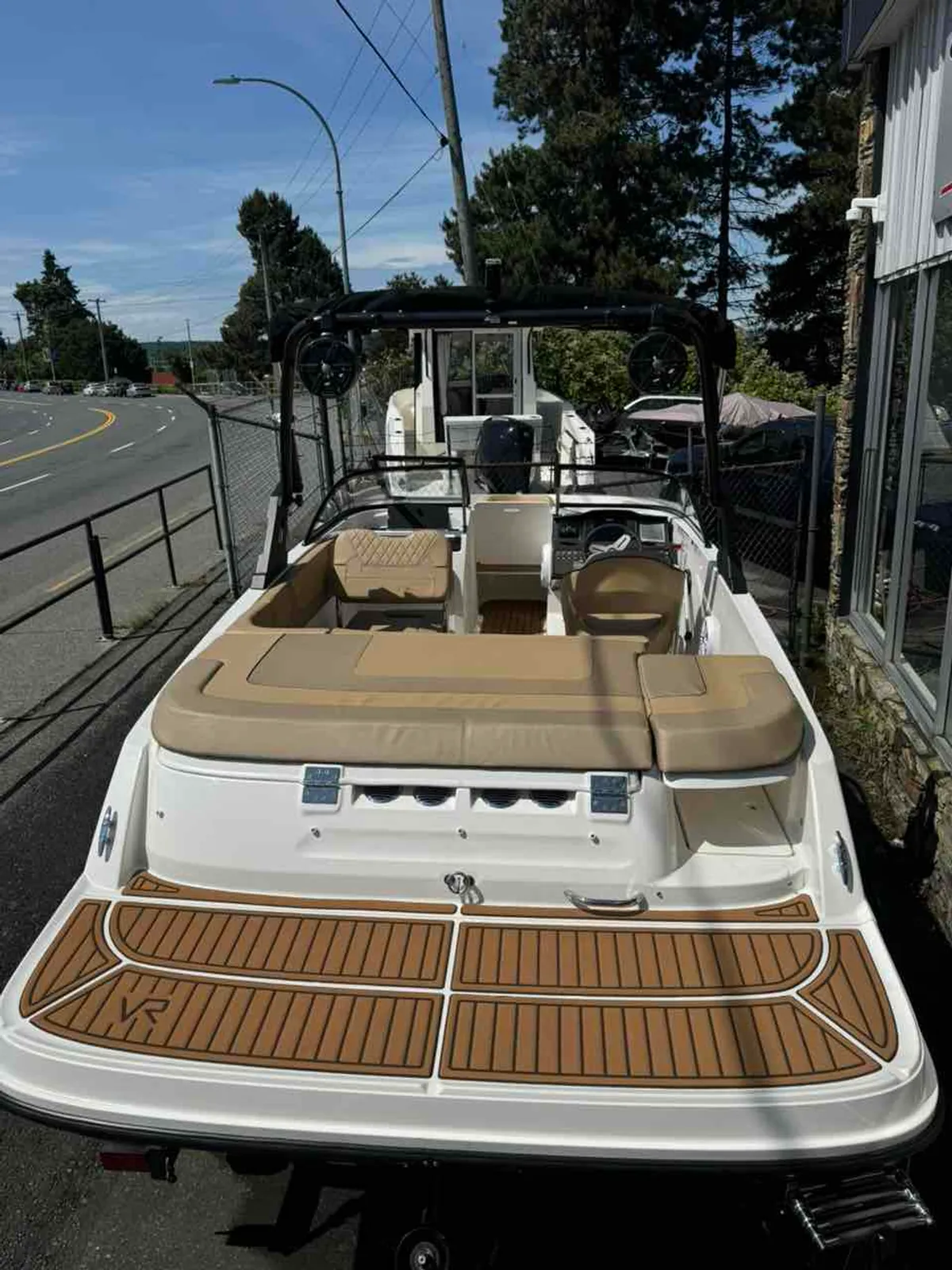 2022 Bayliner VR5-6