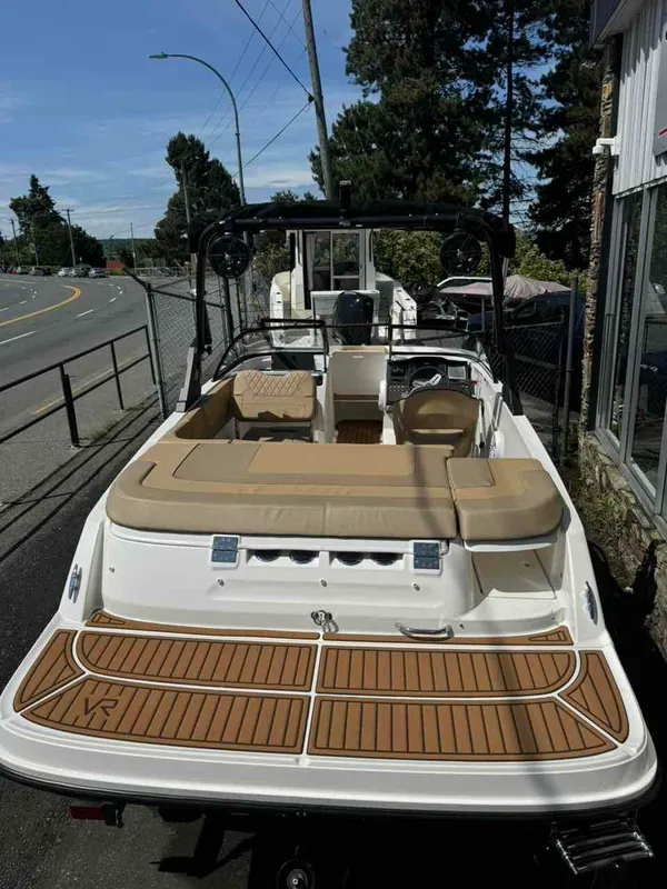 2022 Bayliner VR5-6