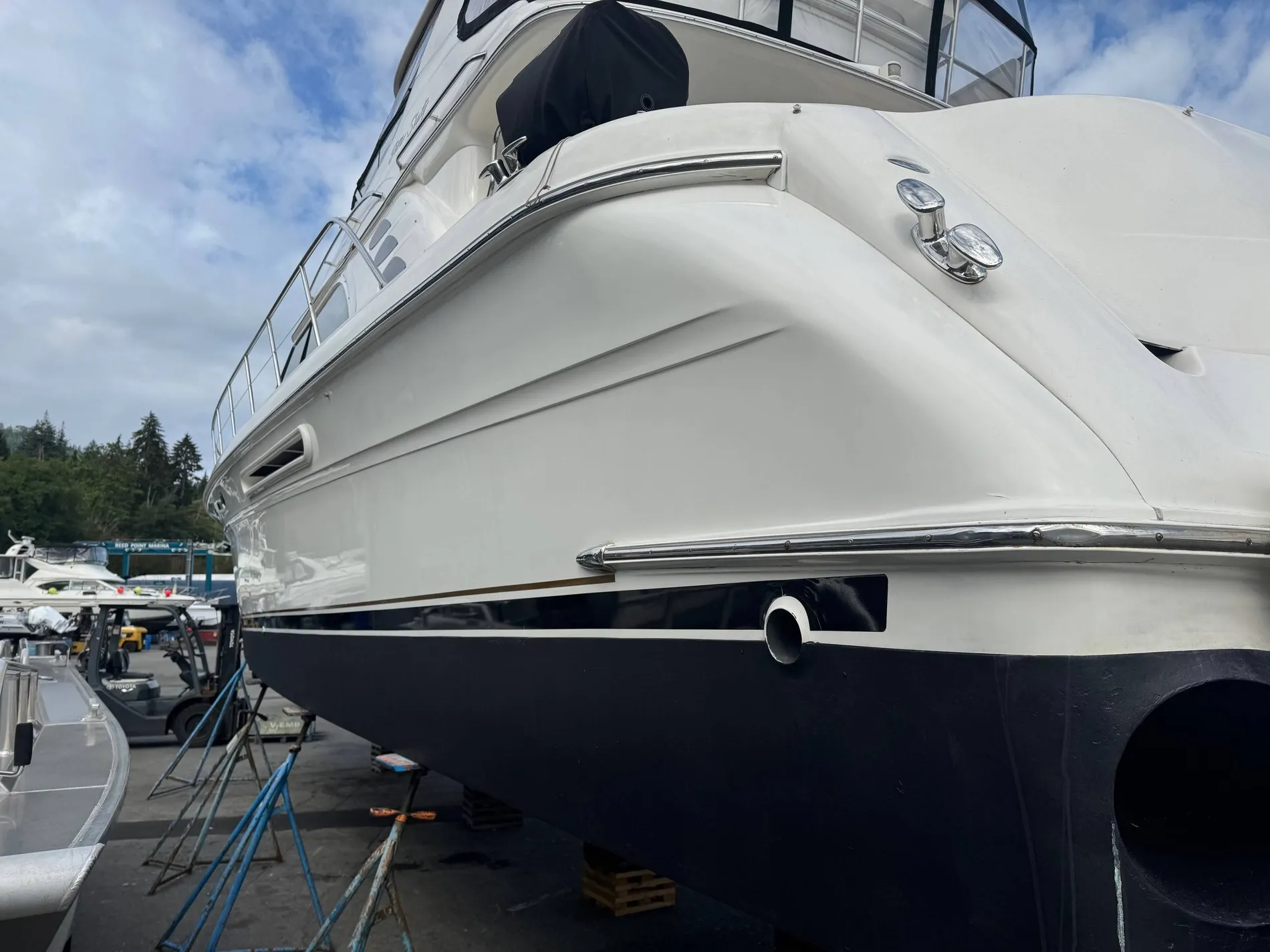 Pre-Owned 2002 Sea ray 560 Sedan Bridge for Sale | Vancouver, BC | M&P Yacht Centre | 678c2da7dd2070a5b007d17f