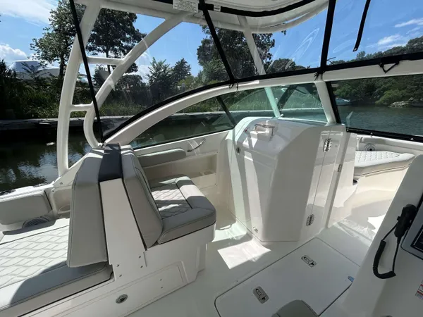 2026 Pursuit DC 246 detail image 11