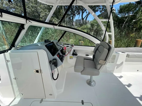 2026 Pursuit DC 246 detail image 14
