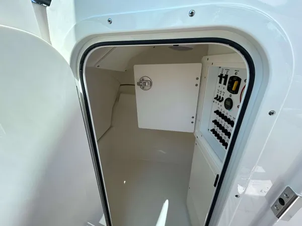 2026 Pursuit DC 246 detail image 22