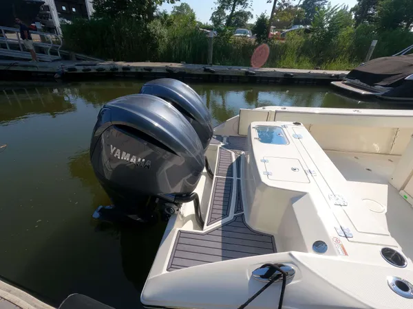 2026 Cobia 285 CC detail image 2
