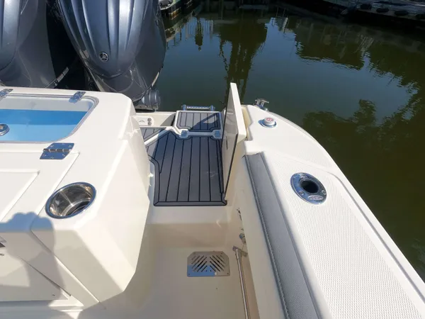 2026 Cobia 285 CC detail image 4
