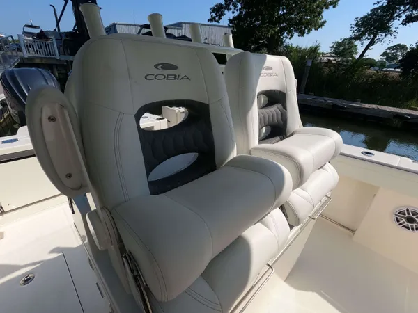 2026 Cobia 285 CC detail image 11
