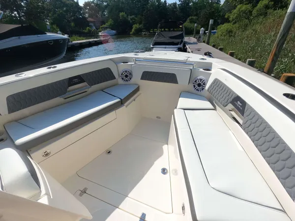 2026 Cobia 285 CC detail image 14