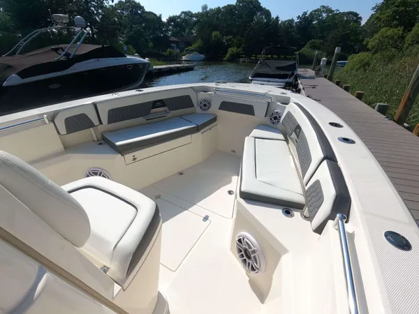2026 Cobia 285 CC detail image 15