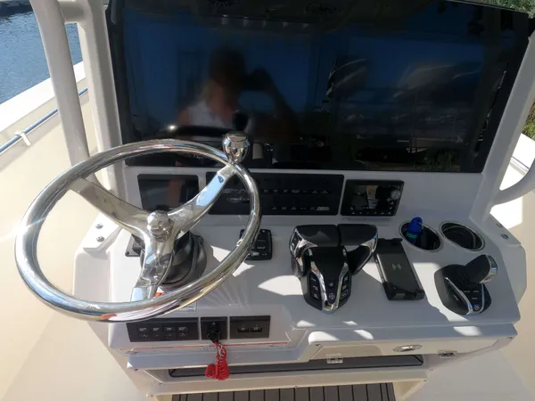 2026 Cobia 285 CC detail image 22