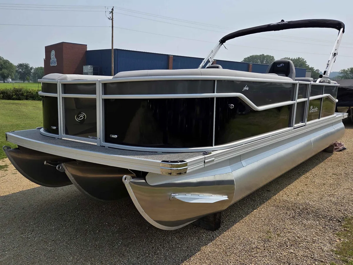 boat-carouselImage-image