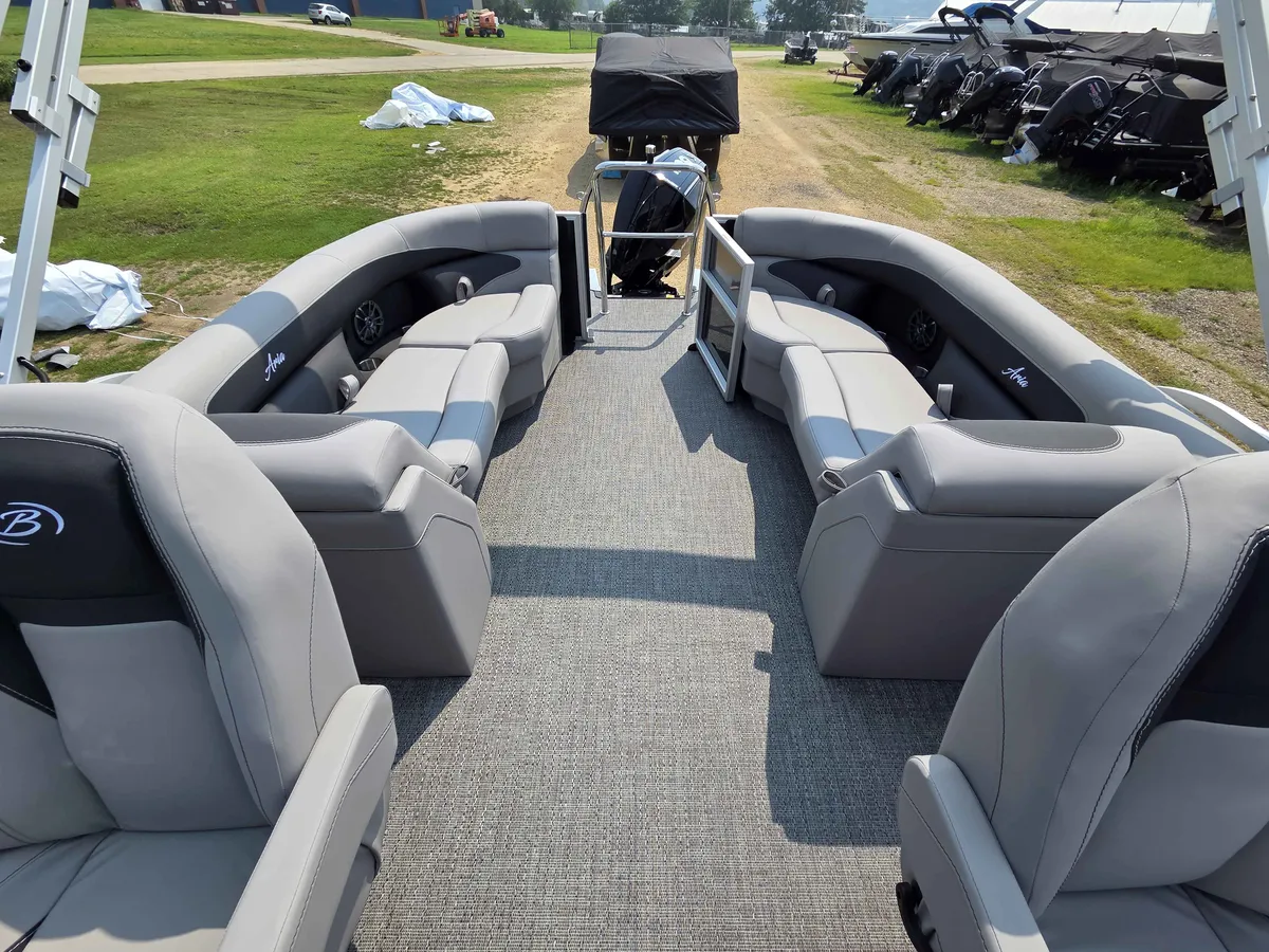 boat-carouselImage-image