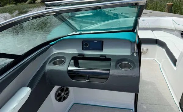 2020 Regal LS4 detail image 3