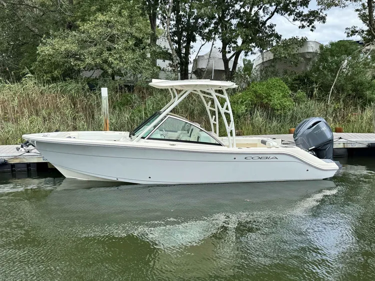 2026 Cobia 240 DC0