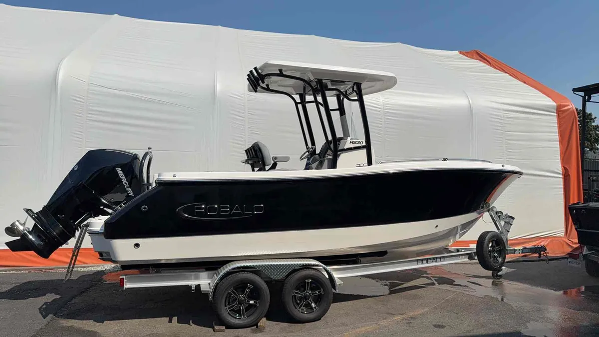 2026 Robalo R230-1