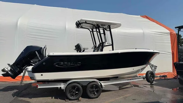 2026 Robalo R230