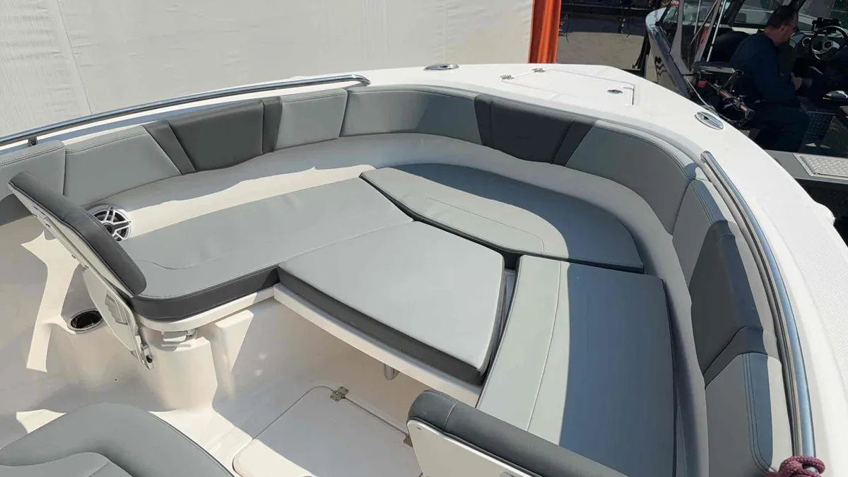 2026 Robalo R230-6