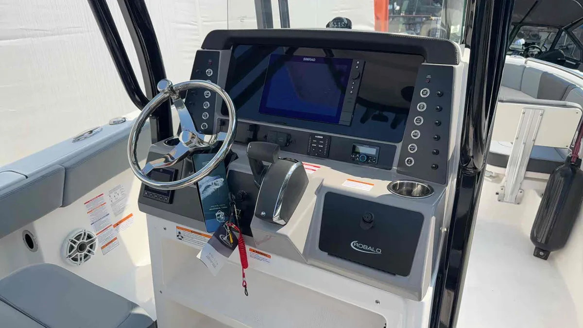2026 Robalo R230-4