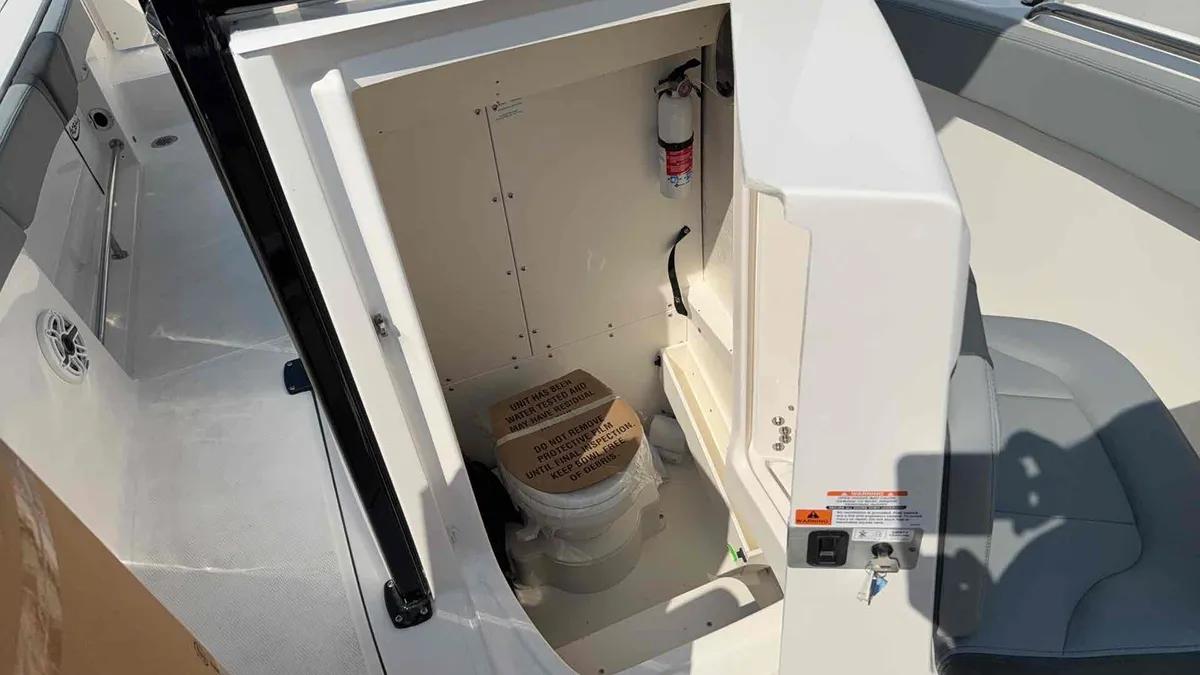 2026 Robalo R230-9