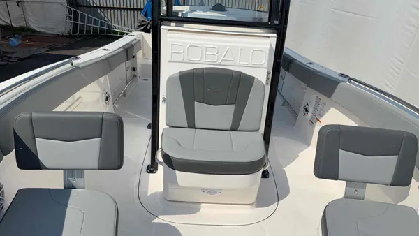 2026 Robalo R230-9