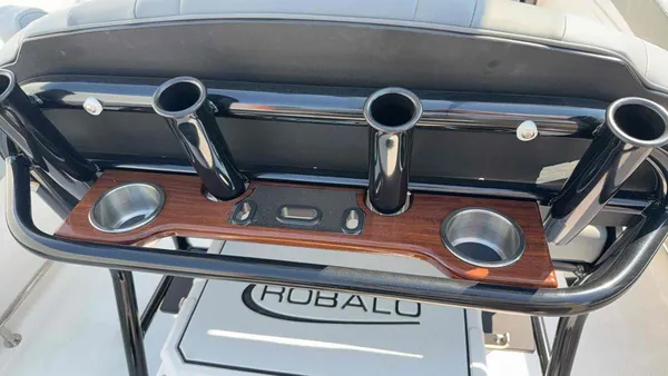 2026 Robalo R230-8