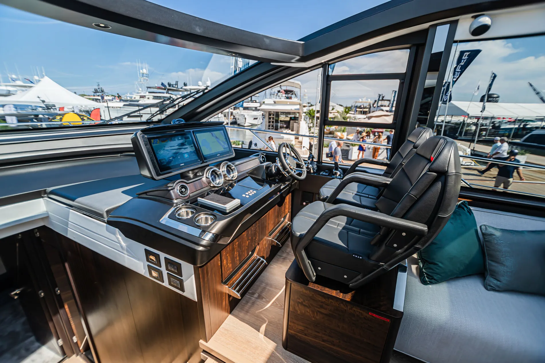 New 2027 Sunseeker Predator 65 for Sale | Vancouver, BC | M&P Yacht Centre | 68b0b07aa32949901a01fba9