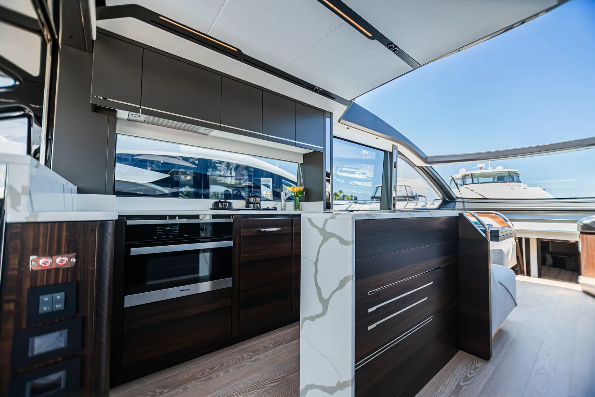 New 2027 Sunseeker Predator 65 for Sale | Vancouver, BC | M&P Yacht Centre | 68b0b07aa32949901a01fba9