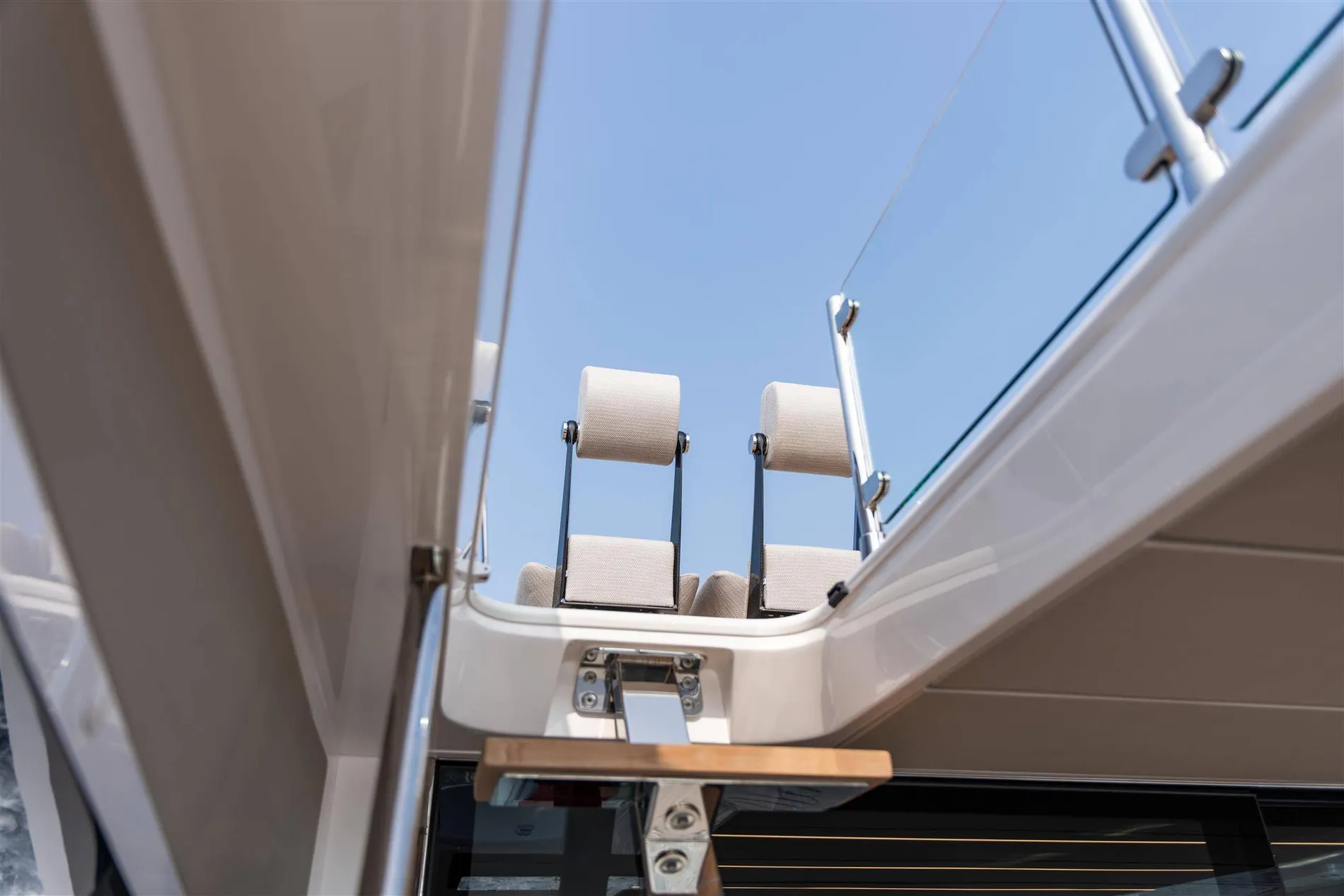 New 2027 Sunseeker 75 Sport Yacht for Sale | Vancouver, BC | M&P Yacht Centre | 68b0bfc01bbe1eac910a4e3e