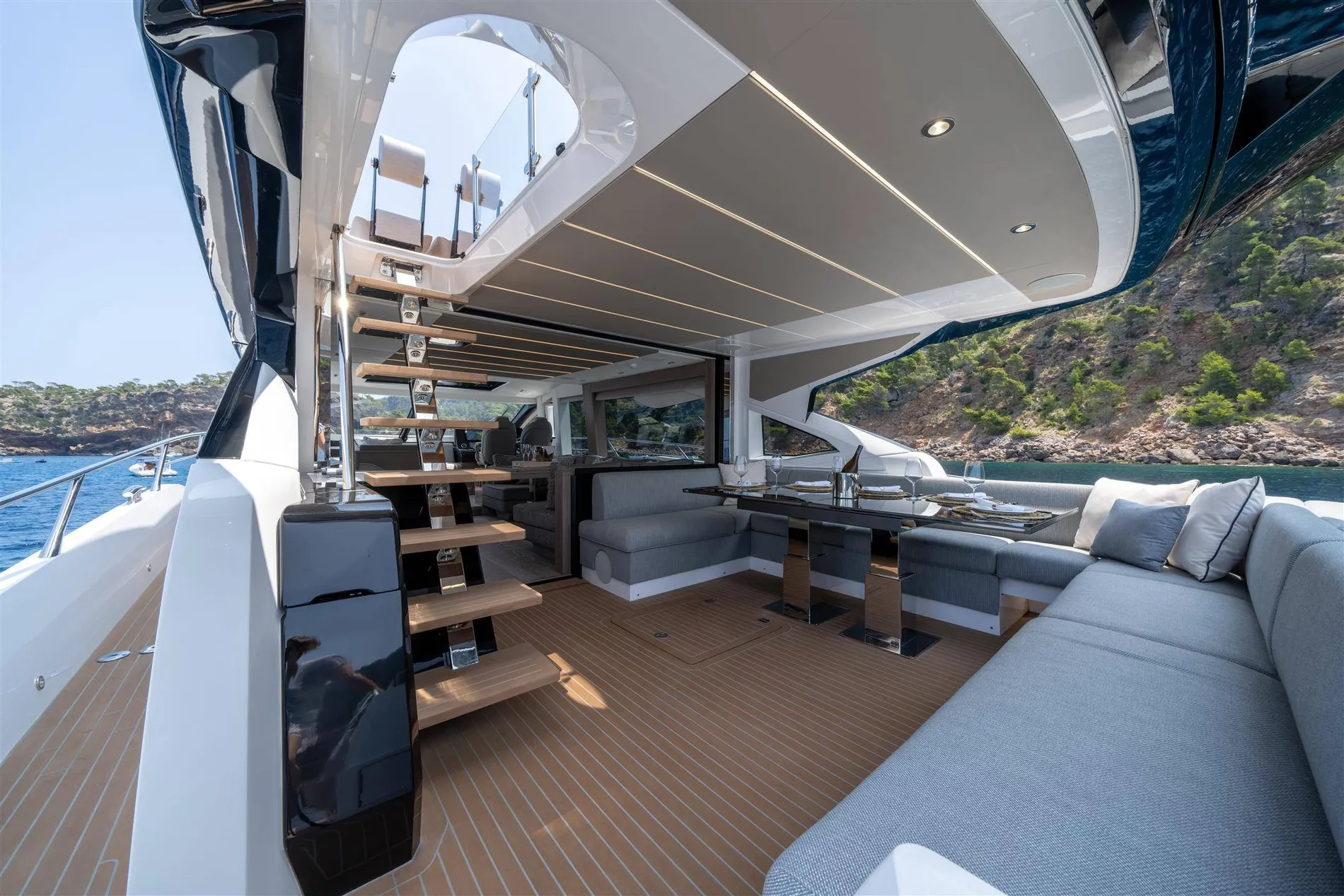 New 2027 Sunseeker 75 Sport Yacht for Sale | Vancouver, BC | M&P Yacht Centre | 68b0bfc01bbe1eac910a4e3e