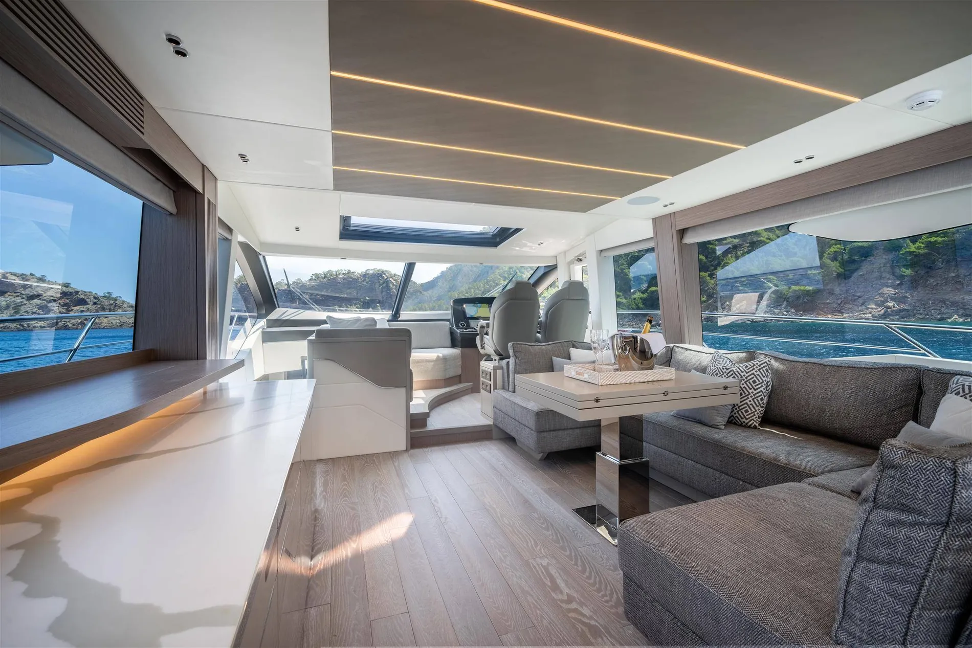 New 2027 Sunseeker 75 Sport Yacht for Sale | Vancouver, BC | M&P Yacht Centre | 68b0bfc01bbe1eac910a4e3e