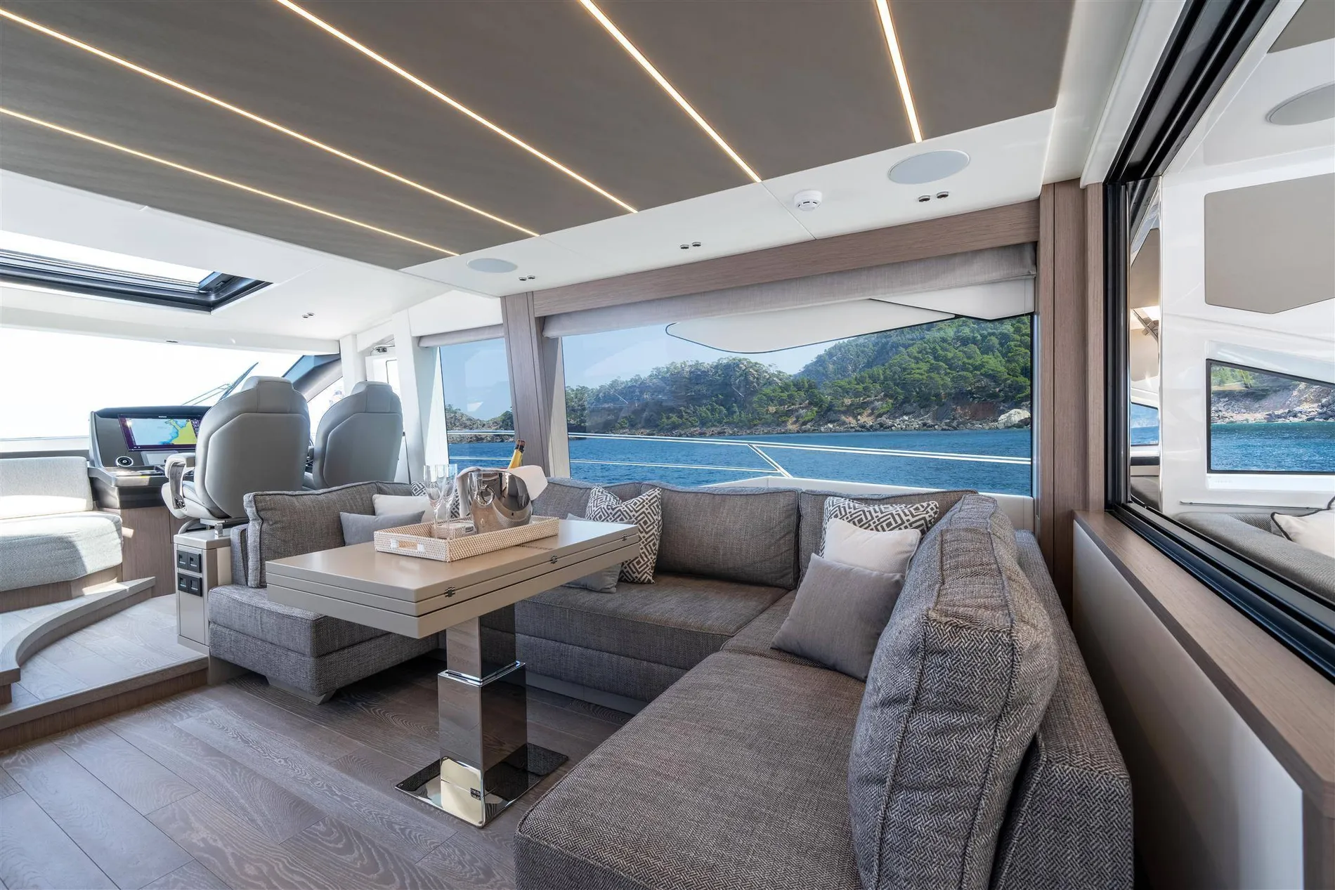 New 2027 Sunseeker 75 Sport Yacht for Sale | Vancouver, BC | M&P Yacht Centre | 68b0bfc01bbe1eac910a4e3e