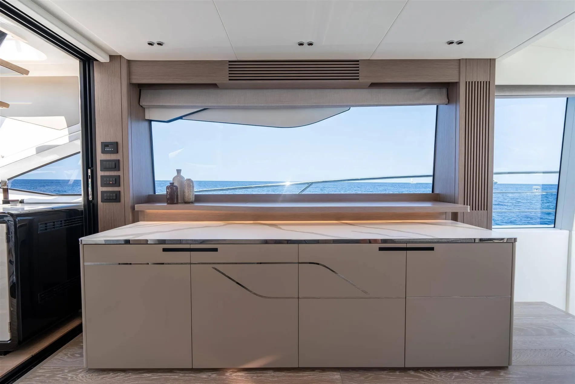 New 2027 Sunseeker 75 Sport Yacht for Sale | Vancouver, BC | M&P Yacht Centre | 68b0bfc01bbe1eac910a4e3e