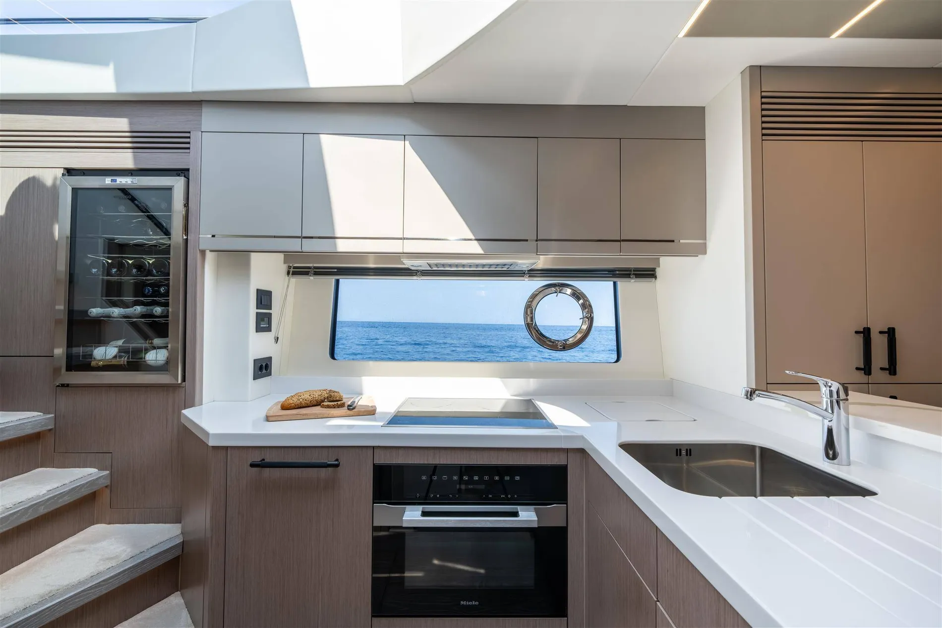 New 2027 Sunseeker 75 Sport Yacht for Sale | Vancouver, BC | M&P Yacht Centre | 68b0bfc01bbe1eac910a4e3e