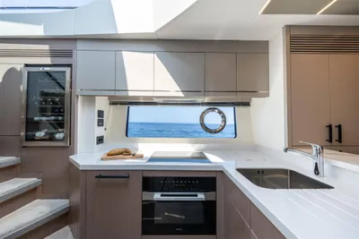 New 2027 Sunseeker 75 Sport Yacht for Sale | Vancouver, BC | M&P Yacht Centre | 68b0bfc01bbe1eac910a4e3e