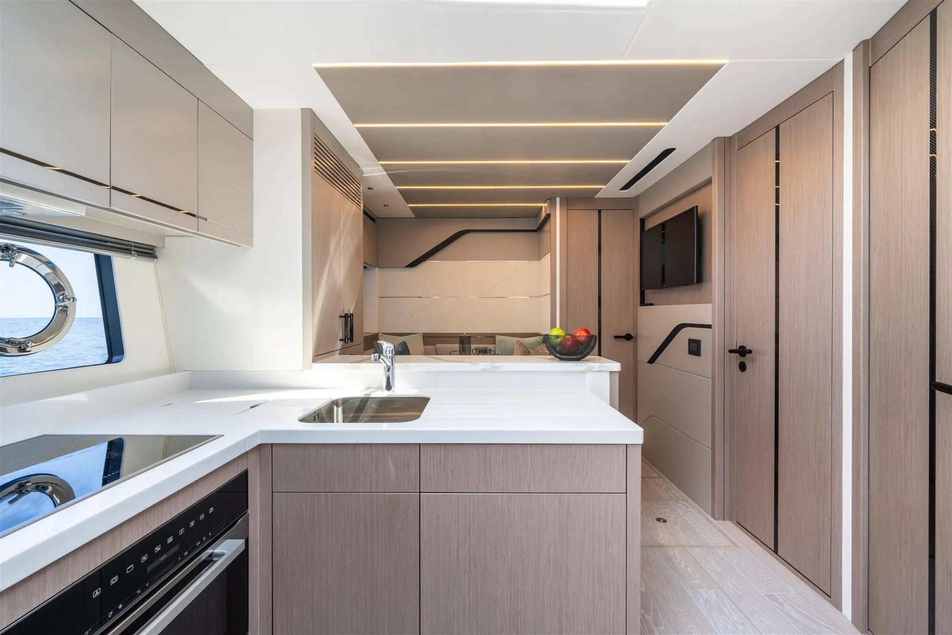 New 2027 Sunseeker 75 Sport Yacht for Sale | Vancouver, BC | M&P Yacht Centre | 68b0bfc01bbe1eac910a4e3e