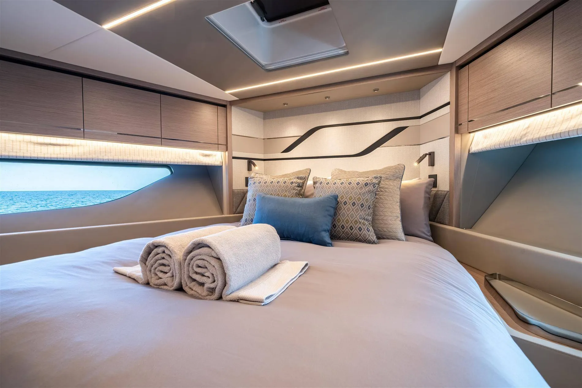 New 2027 Sunseeker 75 Sport Yacht for Sale | Vancouver, BC | M&P Yacht Centre | 68b0bfc01bbe1eac910a4e3e