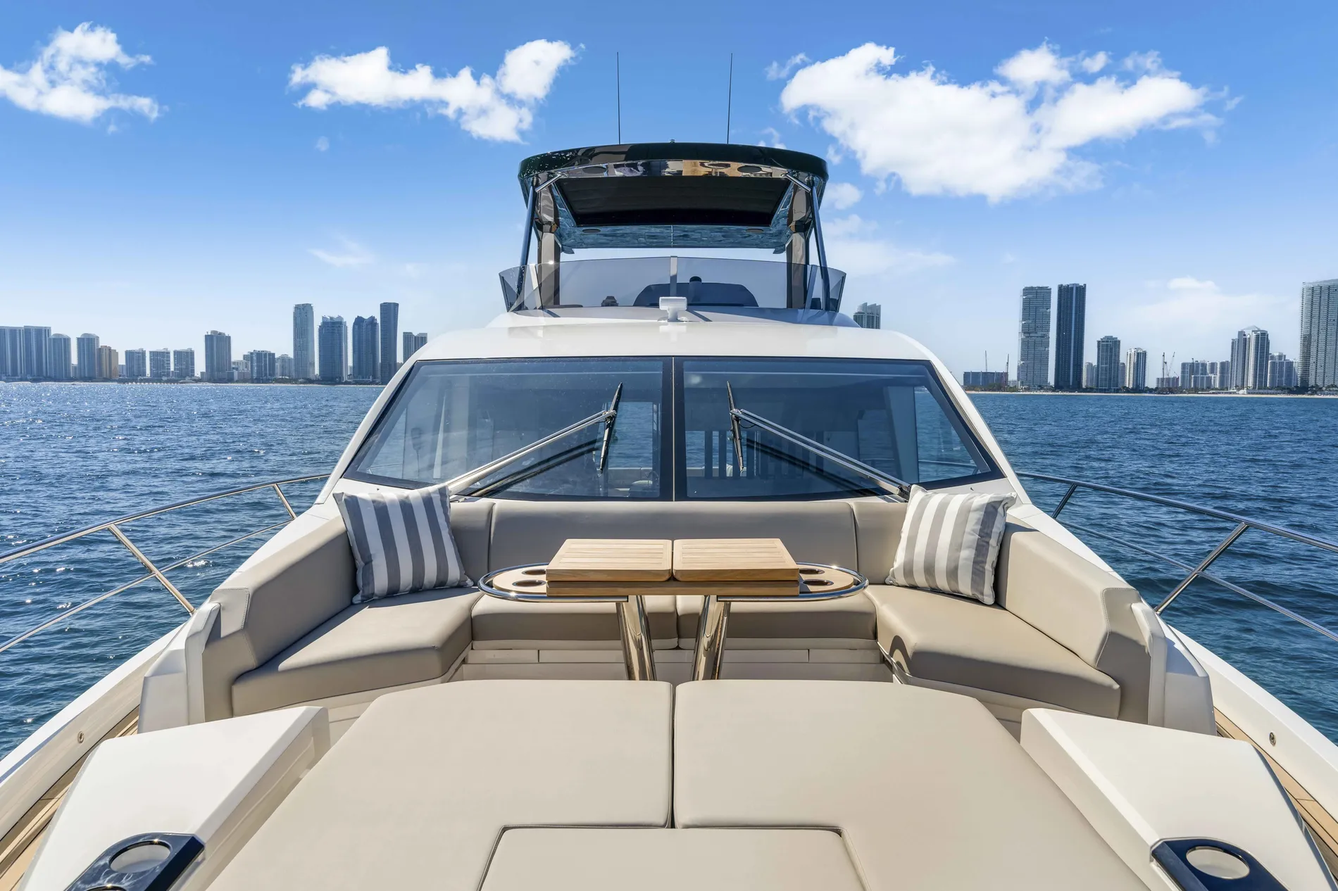 New 2027 Sunseeker Manhattan 68 for Sale | Vancouver, BC | M&P Yacht Centre | 68b0d4613a5075fc2a0ca5ba