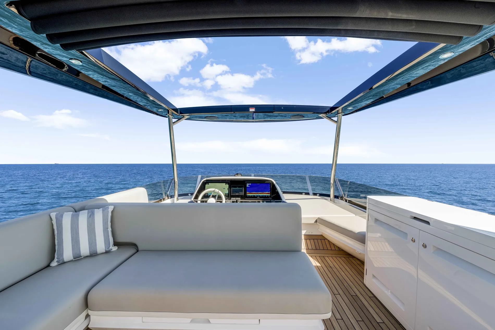 New 2027 Sunseeker Manhattan 68 for Sale | Vancouver, BC | M&P Yacht Centre | 68b0d4613a5075fc2a0ca5ba