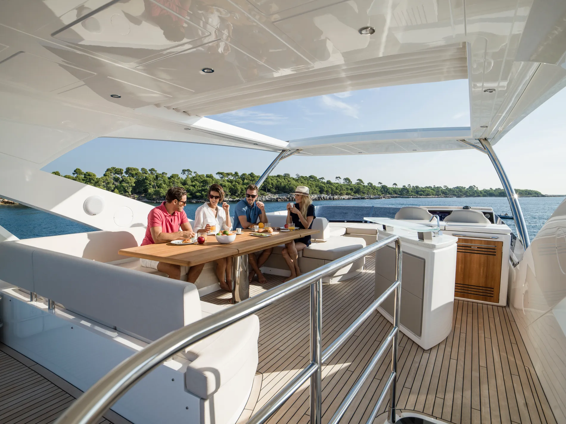 New 2027 Sunseeker 76 Yacht for Sale | Vancouver, BC | M&P Yacht Centre | 68b0d7ddf582e419fb0a0be5