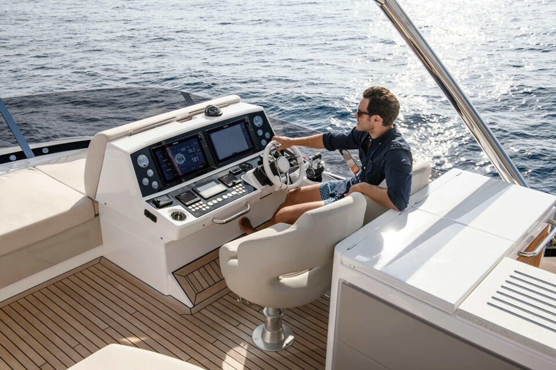 New 2027 Sunseeker 76 Yacht for Sale | Vancouver, BC | M&P Yacht Centre | 68b0d7ddf582e419fb0a0be5