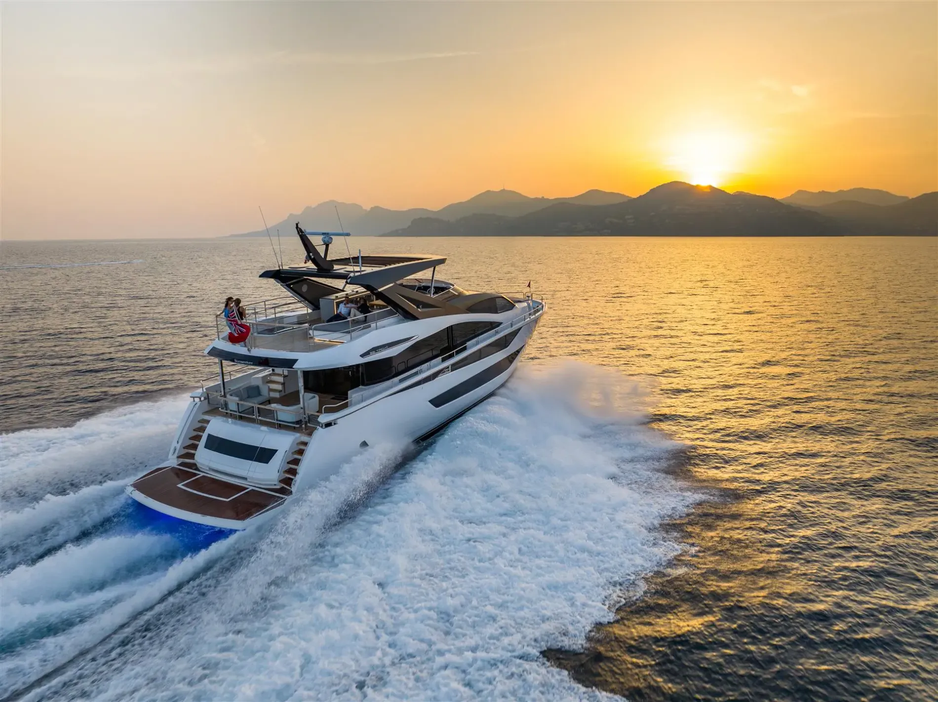 New 2027 Sunseeker 88 Yacht for Sale | Vancouver, BC | M&P Yacht Centre | 68b0da8dcd3aca6b5e088c03