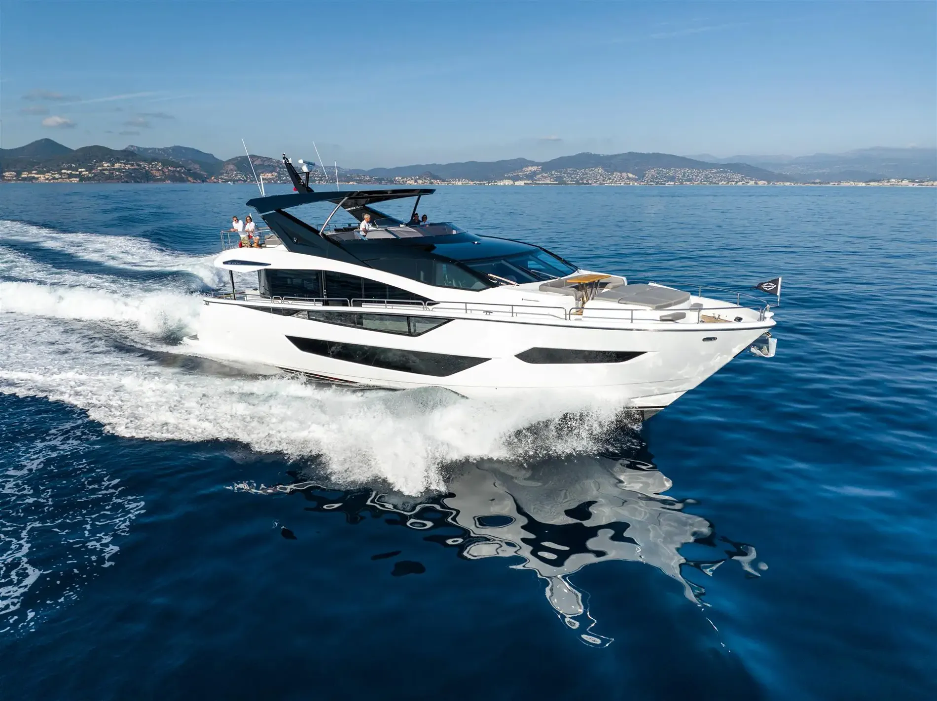 New 2027 Sunseeker 88 Yacht for Sale | Vancouver, BC | M&P Yacht Centre | 68b0da8dcd3aca6b5e088c03