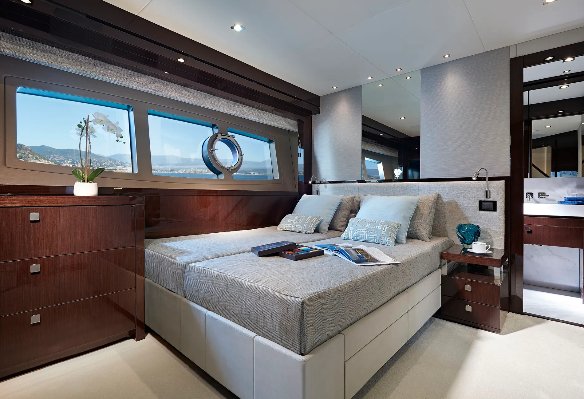 New 2027 Sunseeker 95 Yacht for Sale | Vancouver, BC | M&P Yacht Centre | 68b0dfdde1f46d9db90fc660
