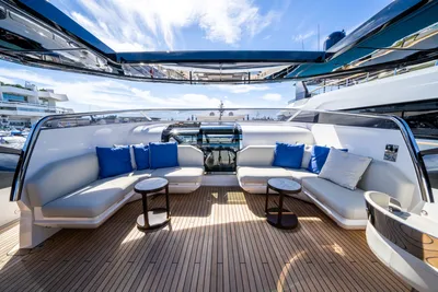 New 2027 Sunseeker 100 Yacht for Sale | Vancouver, BC | M&P Yacht Centre | 68b0e1101e8396207f04a93b
