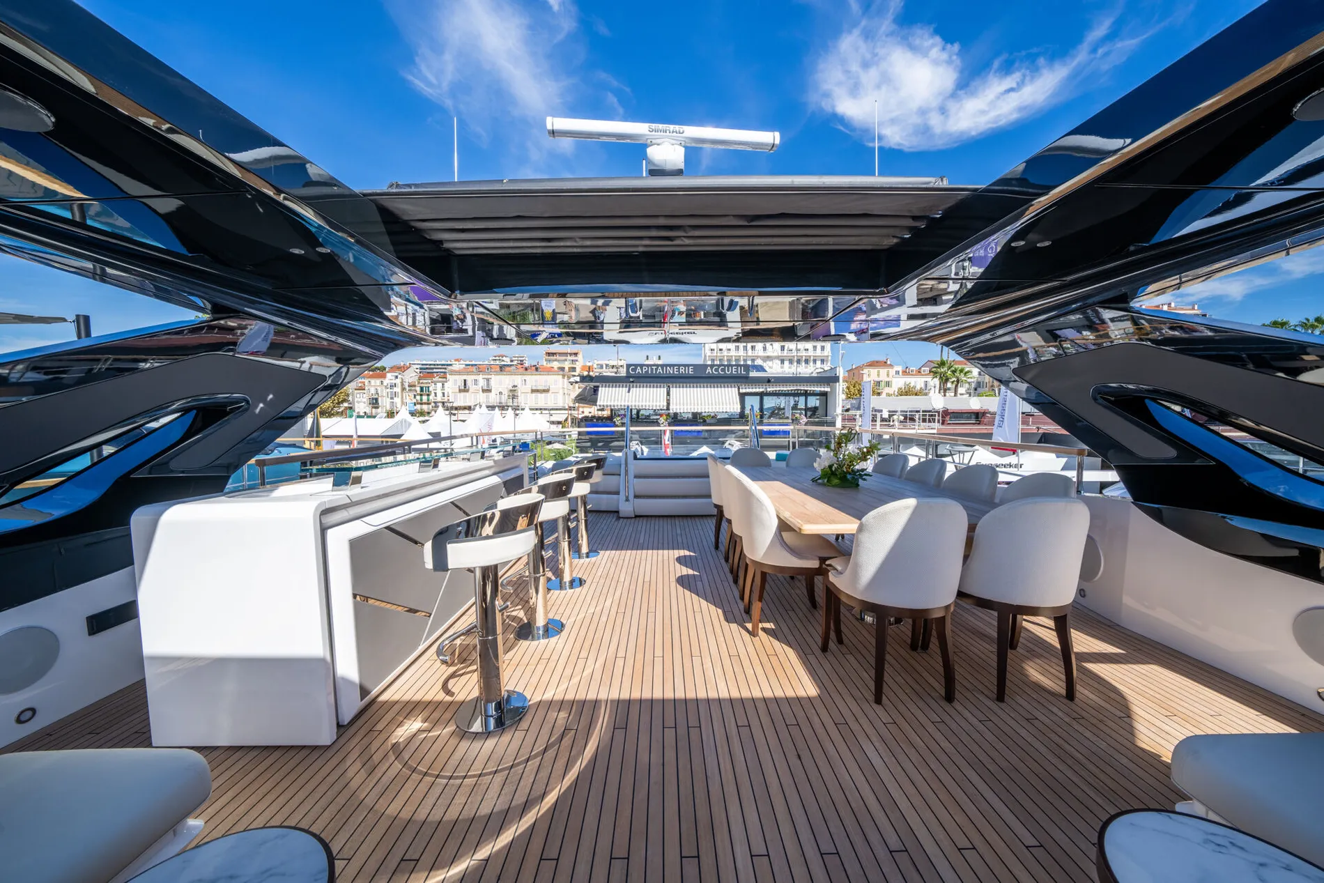New 2027 Sunseeker 100 Yacht for Sale | Vancouver, BC | M&P Yacht Centre | 68b0e1101e8396207f04a93b
