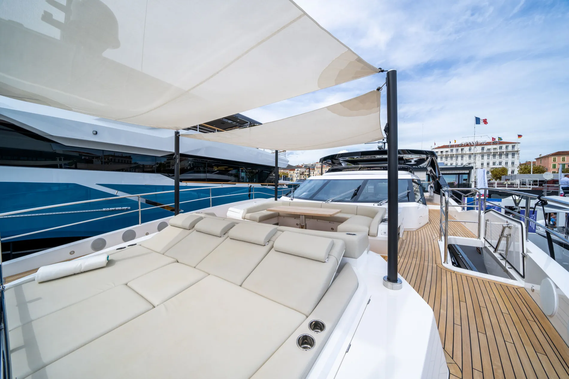 New 2027 Sunseeker 100 Yacht for Sale | Vancouver, BC | M&P Yacht Centre | 68b0e1101e8396207f04a93b